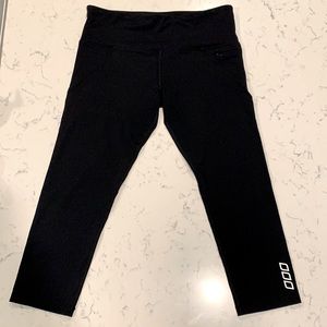 Lorna Jane Black Crop Leggings Size Medium